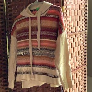 NWOT Benetton women’s pullover hooded sweater.